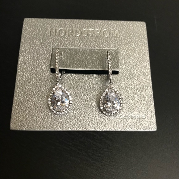 NWT Nordstrom crystal drop earrings - Picture 5 of 8